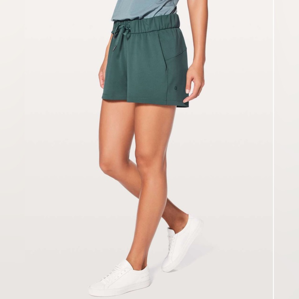Lululemon On The Fly Short 2.5" Teal Shadow